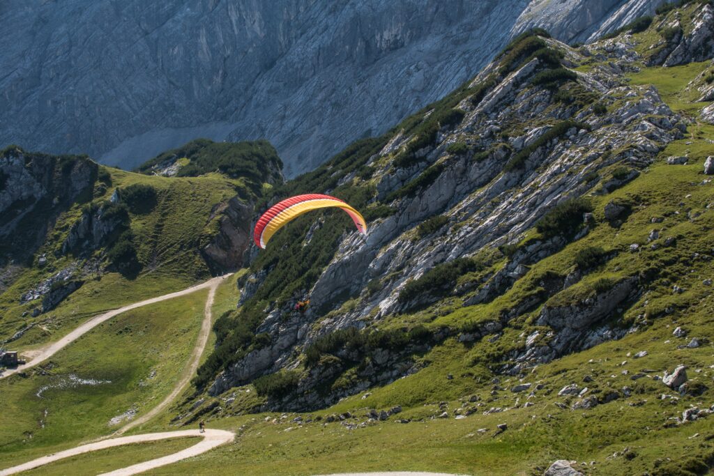 Paragliding in Bir