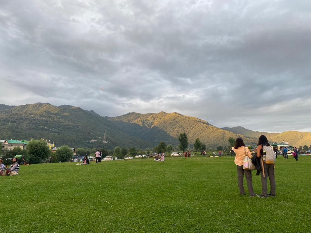 hiking with friends in Bir Billing