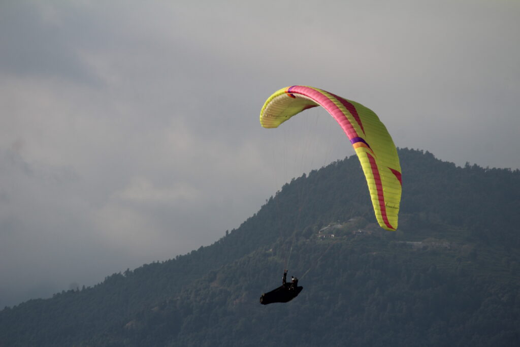 Paragliding, Escape in Bir